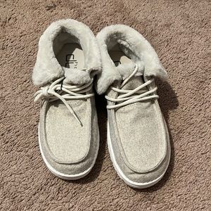 NWOT Hey Dude shoes size 8